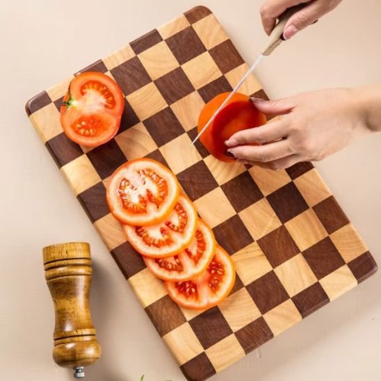 planche a decouper bois artisanale tranchage precis facile