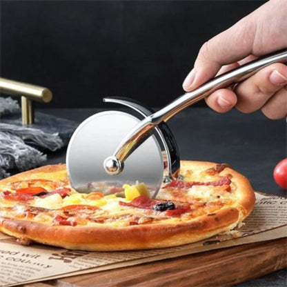 roulette a pizza round knife lame ronde affutee